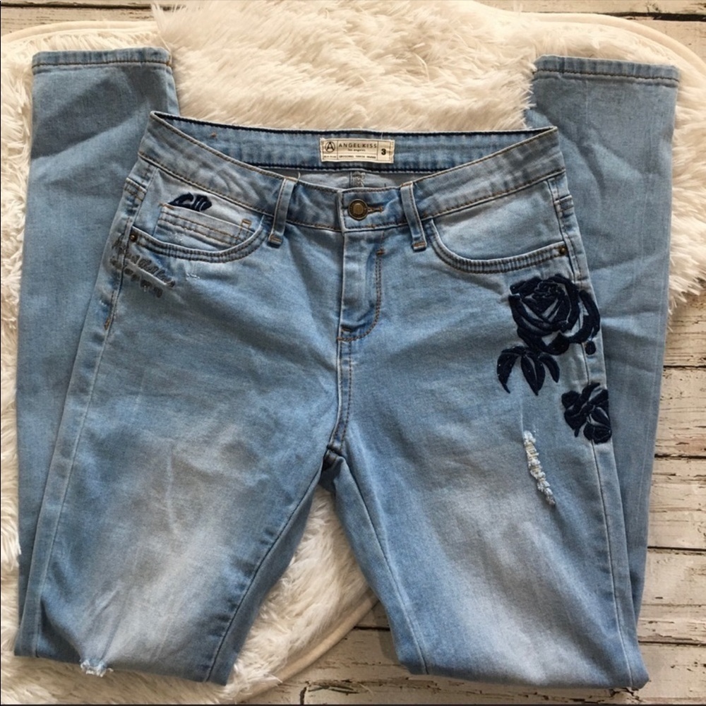 Angel Kiss embroidered distressed jeans size 3